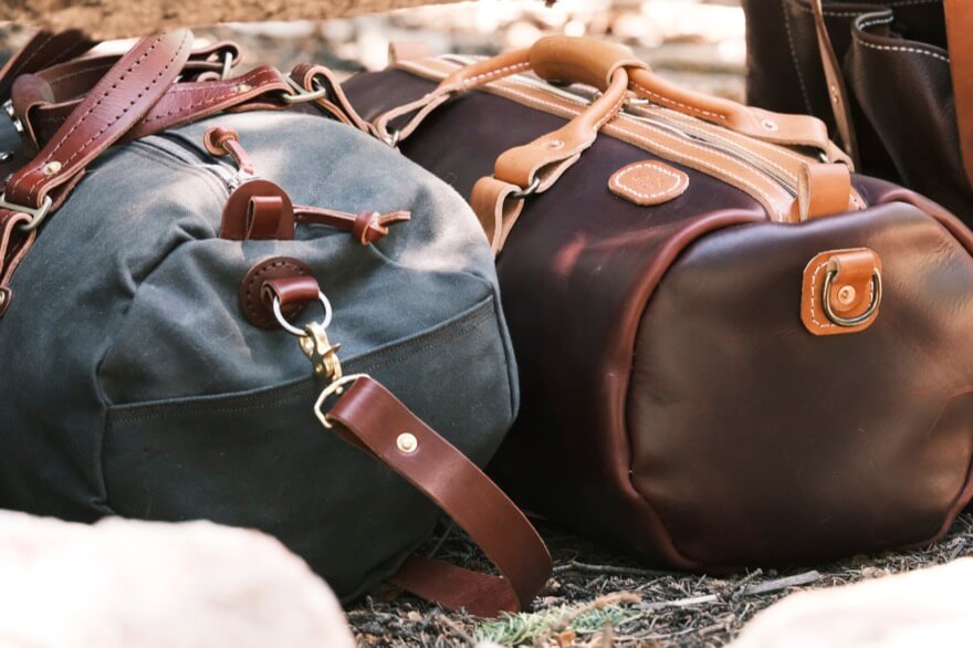 Barrel duffle bags with visible pocket
